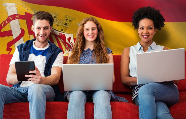 ¿Piensas estudiar en España? Te damos las claves para obtener tu visado de estudios.